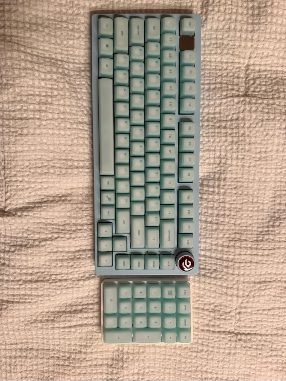Leobog hi75 keyboard and k21 number pad